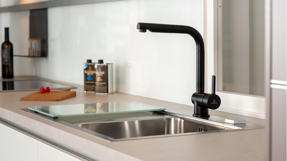 Pull-Out Kitchen Faucet WK 4, Black