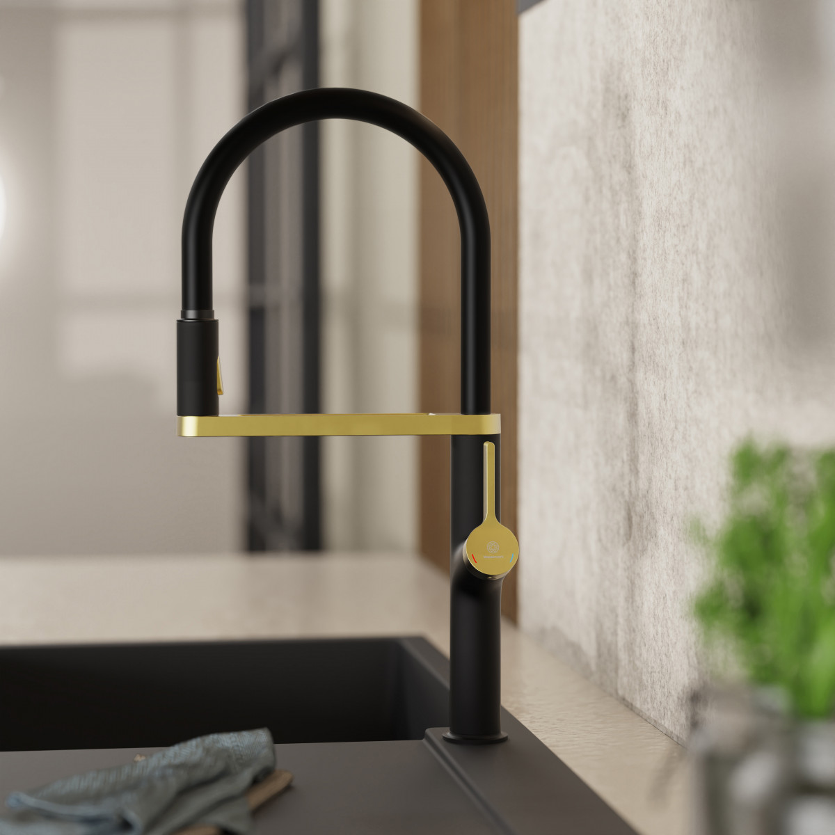 WK 2 en noir/or, Mitigeur de cuisine avec tuyau flexible Soft-Touch et douchette