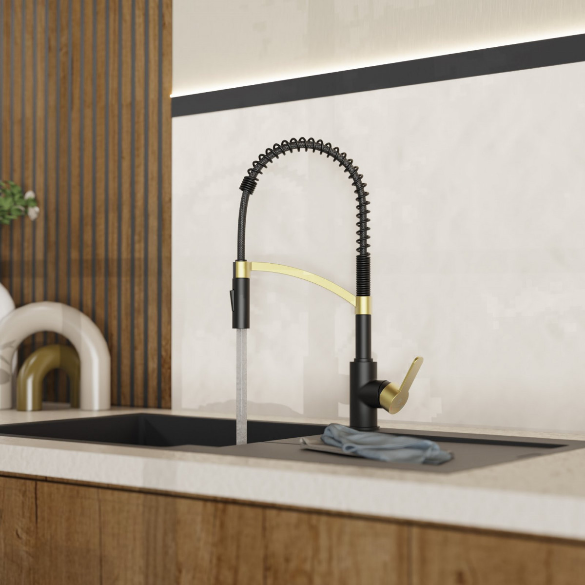 WK 3 in zwart/matgoud, Keukenkraan met innovatief spiraalveer design