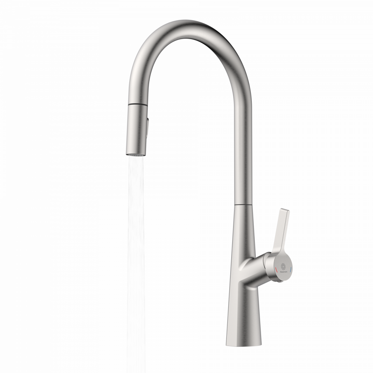 Silberne Küchenarmatur mit hohem gebogenem Auslauf und laufendem Wasserstrahl.