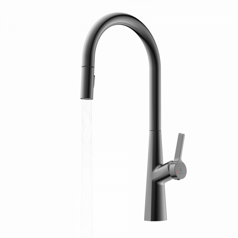 Schwarze Küchenarmatur mit hohem gebogenem Auslauf und laufendem Wasserstrahl.