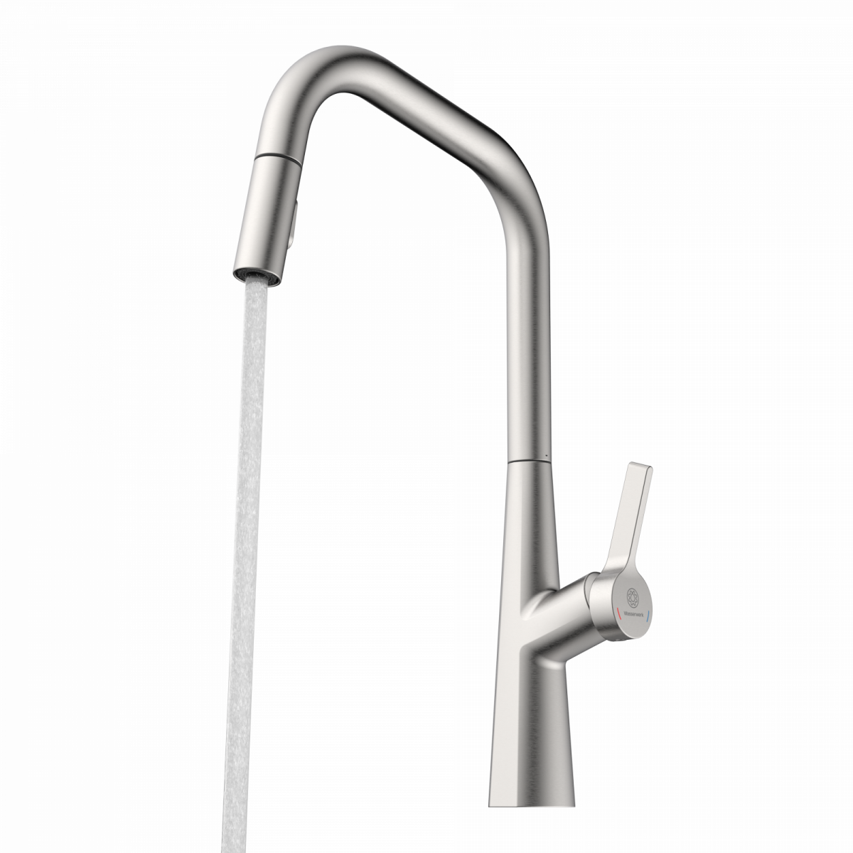 Silberfarbene Küchenarmatur mit hohem gebogenen Auslauf und fließendem Wasserstrahl.