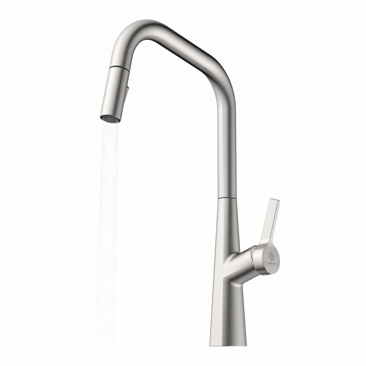 Silberfarbene Küchenarmatur mit hohem gebogenem Auslauf und laufendem Wasserstrahl