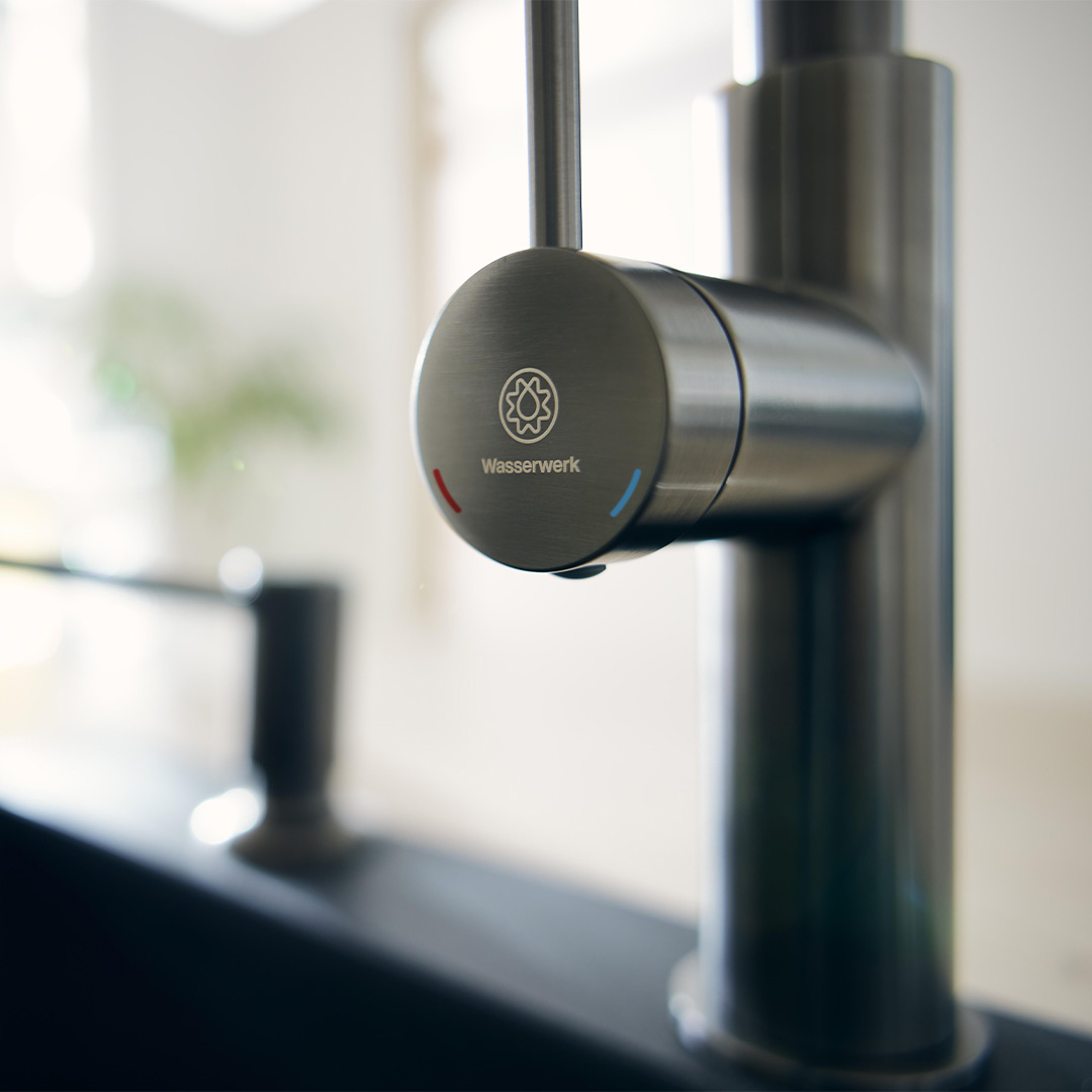 Logo Wasserwerk sur la poignée d'un robinet de cuisine