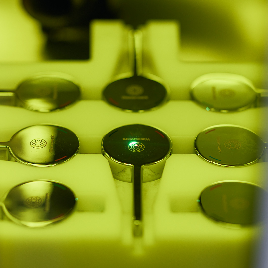 Logo de Wasserwerk est gravé au laser sur un mitigeur
