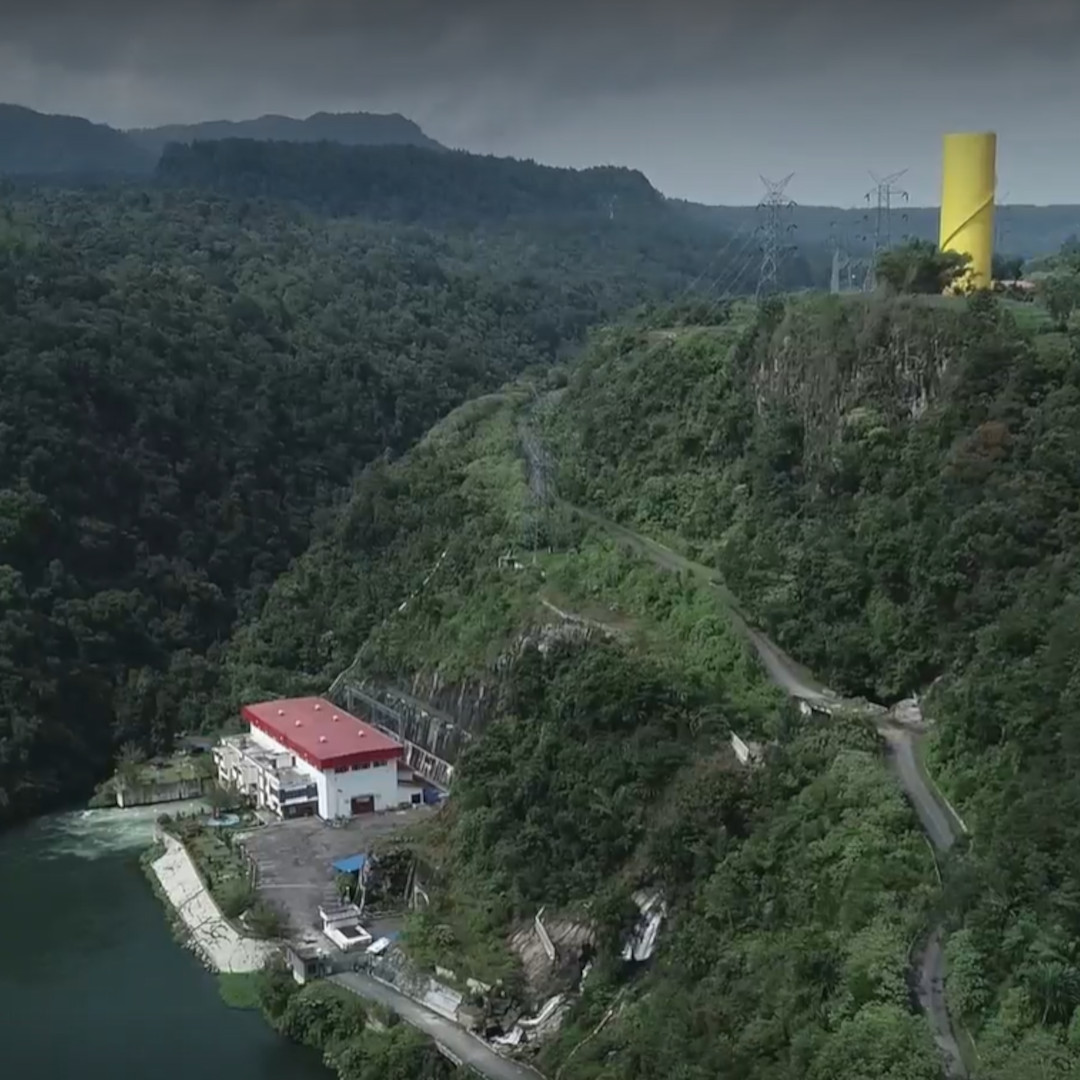 Luchtfoto klimaatbeschermingsproject waterkrachtcentrale Asahan 1