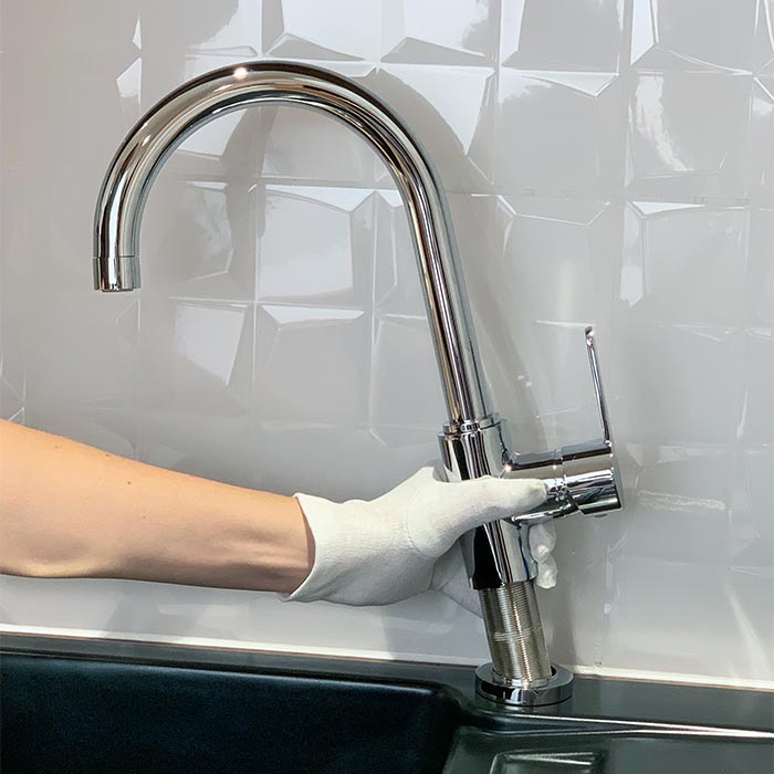 Wasserwerker installs faucet